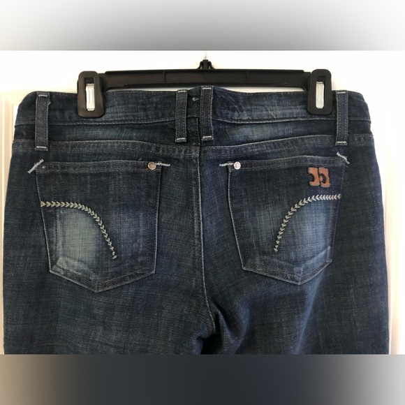 Excellent condition size 28 Joe’s jeans in a classy dark wash - Picture 2 of 5